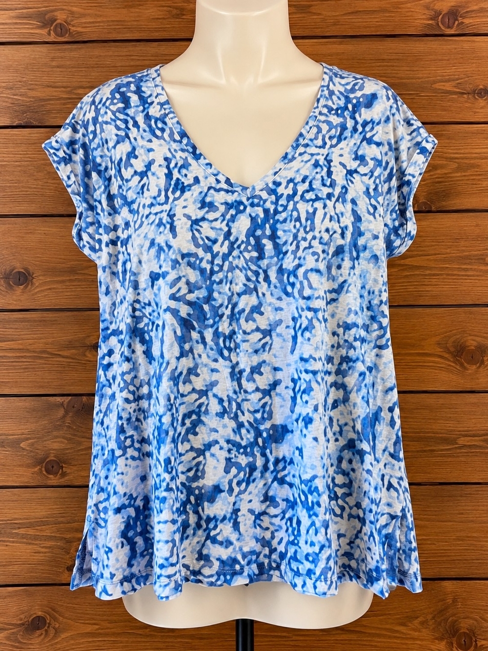 NIC+ZOE Blue and White V-Neck Short Sleeve Tee